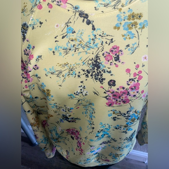 Elie Tahari yellow Floral Pullover Sweater/Blouse  Size medium - Picture 3 of 6
